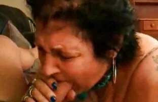 XXX لاتينا صور طيز hd مارس الجنس مع ساعي البريد