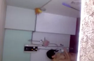 XXX الجنس سكي متحرك مع ثلاثة رجال