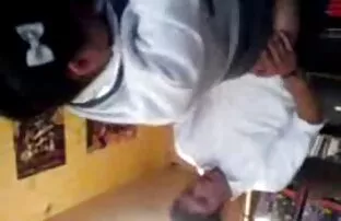 XXX تدليك الجنس مكافحة السيلوليت باستخدام الجهاز النيك المتحرك يهتز