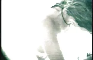 XXX تمزق صدرة صورسكيس العاهرة